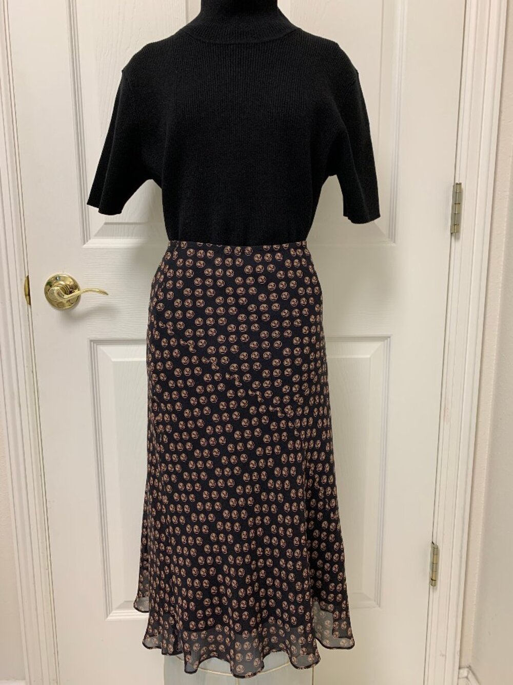 Vintage Studio M 100% Silk Lined Midi Skirt coral & ochre design on black